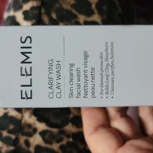 Clarifying clay wash